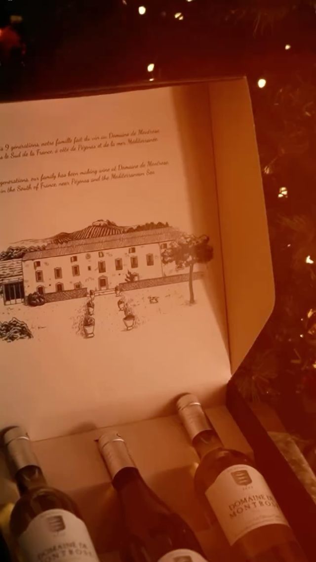 Faites découvrir la gamme de vins blancs de Montrose avec notre coffret. 

………..

Introduce the white wines of Montrose with our gift set.

#domainedemontrose #languedoc #languedocwines #wineoclock #winestagram #winenot #winelove #winelifestyle #languedocwine #winemaker #vineyard #southoffrance

L’abus d’alcool est dangereux pour la santé, à consommer avec modération.